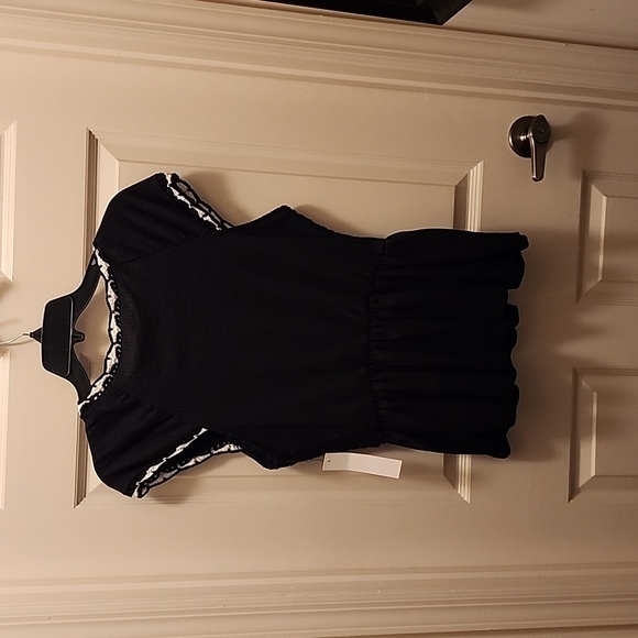 Top - Picture 2 of 2